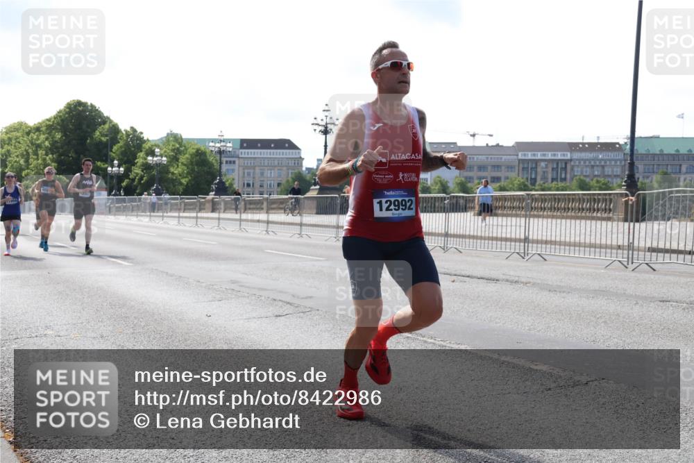 29.06.2025 - hella hamburg halbmarathon Lena Gebhardt http://msf.ph/oto/8422986 29.06.2025 09:42:55 Lombardsbrücke 12341, 185, 12992, 4338, 5301, 5612, 7331, 7855, 9097, 9269, 9385, 10468, 11078, 11228, 11994, 12341, 12360, 12529, 12992, 13346, 13872, 13913, 14728, 14753, 14836, 16615, 17614, 18037, 18740, 19041, 19042, 19050, 19076, 19078 meine-sportfotos.de