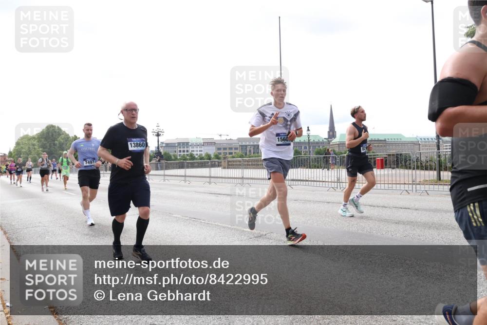 29.06.2025 - hella hamburg halbmarathon Lena Gebhardt http://msf.ph/oto/8422995 29.06.2025 10:28:06 Lombardsbrücke 7497, 13860, 1560, 1148, 2080, 3389, 3445, 5177, 5369, 5604, 5847, 6214, 6632, 7497, 7667, 7764, 7978, 8085, 8215, 8327, 9567, 9653, 9654, 9688, 10412, 10413, 11692, 11739, 12780, 12823, 12842, 13043, 13045, 13296, 13568, 13678, 13860, 14017, 14155, 14206, 15123, 15607, 15608, 16569, 16804, 16838, 18256, 18301, 18626 meine-sportfotos.de