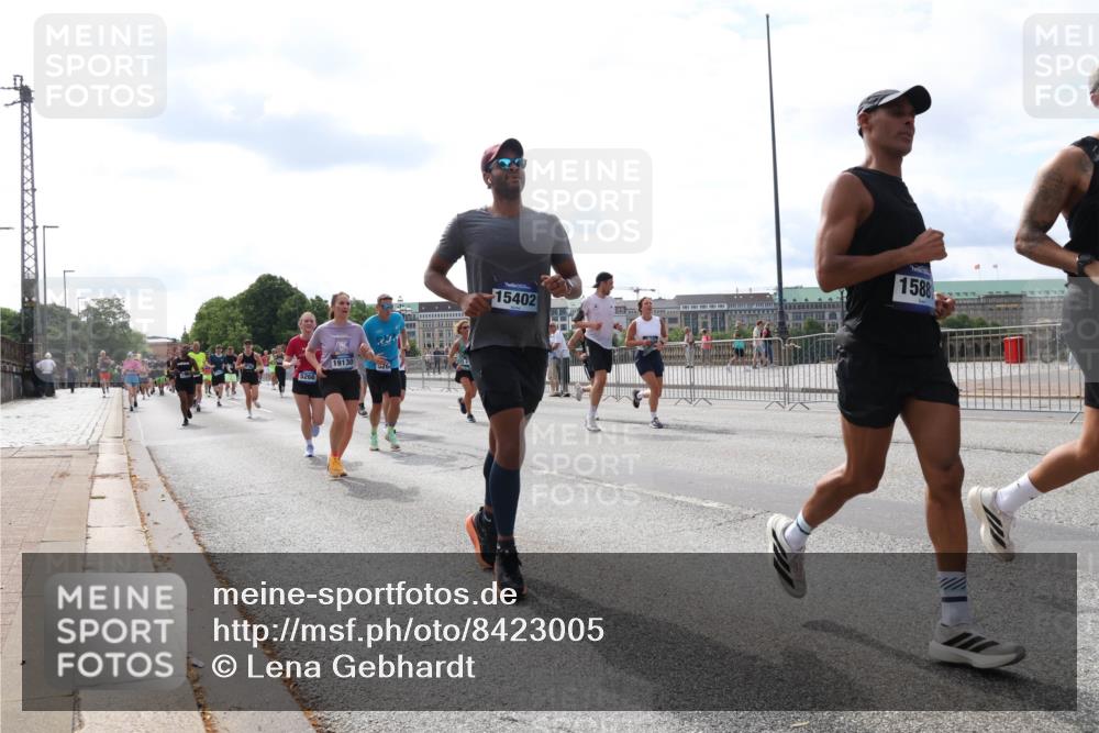 29.06.2025 - hella hamburg halbmarathon Lena Gebhardt http://msf.ph/oto/8423005 29.06.2025 10:18:52 Lombardsbrücke 5266, 19130, 15402, 1588, 1234, 1349, 1521, 1718, 1755, 1820, 2096, 2703, 2781, 2802, 2821, 3026, 3105, 3118, 3202, 3529, 3591, 3592, 3631, 4123, 4383, 4718, 4802, 4845, 5034, 5049, 5098, 5264, 5266, 5323, 5834, 5910, 6194, 6249, 6332, 6413, 6477, 6482, 6533, 6736, 7051, 7121, 7160, 7214, 7252, 7454, 8341, 8665, 8780, 9270, 9272, 9276, 9505, 9549, 9586, 9652, 9658, 9748, 9756, 9757, 10037, 10172, 10467, 10502, 10687, 10816, 12541, 12548, 12552, 12703 meine-sportfotos.de