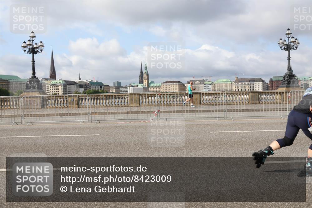 29.06.2025 - hella hamburg halbmarathon Lena Gebhardt http://msf.ph/oto/8423009 29.06.2025 08:57:53 Lombardsbrücke  meine-sportfotos.de