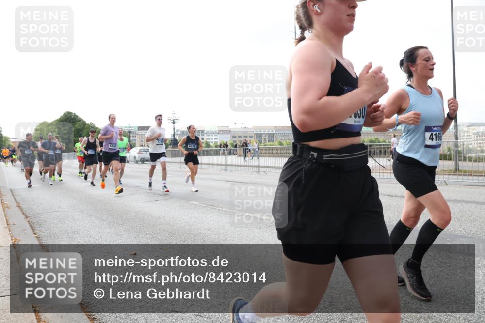 29.06.2025 - hella hamburg halbmarathon Lena Gebhardt http://msf.ph/oto/8423014 29.06.2025 10:06:05 Lombardsbrücke 14369, 7741, 6014, 4169, 1229, 1245, 1448, 1766, 1830, 1842, 2471, 2540, 3062, 3461, 3929, 4169, 4542, 4868, 5431, 5762, 6014, 6314, 7138, 7741, 8051, 8316, 8894, 8909, 9339, 9361, 9477, 9917, 10781, 10791, 10998, 13042, 13054, 13481, 13863, 14369, 14987, 15113, 15145, 15229, 15462, 15537, 15766, 15772, 16441, 16687, 17239, 17731, 17740, 17746, 17885, 18768, 18857, 18966, 18973, 19248 meine-sportfotos.de