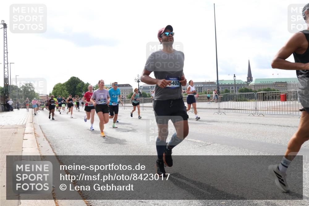 29.06.2025 - hella hamburg halbmarathon Lena Gebhardt http://msf.ph/oto/8423017 29.06.2025 10:18:52 Lombardsbrücke 19130, 5264, 5402, 1234, 1349, 1521, 1718, 1755, 1820, 2096, 2703, 2781, 2802, 2821, 3026, 3105, 3118, 3202, 3529, 3591, 3592, 3631, 4123, 4383, 4718, 4802, 4845, 5034, 5049, 5098, 5264, 5266, 5323, 5834, 5910, 6194, 6249, 6332, 6413, 6477, 6482, 6533, 6736, 7051, 7121, 7160, 7214, 7252, 7454, 8341, 8665, 8780, 9270, 9272, 9276, 9505, 9549, 9586, 9652, 9658, 9748, 9756, 9757, 10037, 10172, 10467, 10502, 10687, 10816, 12541, 12548, 12552, 12703 meine-sportfotos.de