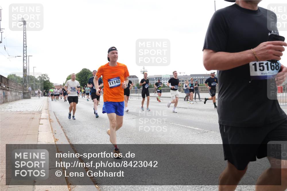 29.06.2025 - hella hamburg halbmarathon Lena Gebhardt http://msf.ph/oto/8423042 29.06.2025 10:43:04 Lombardsbrücke 5067, 11142, 7043, 15168, 1149, 1467, 1656, 1788, 1816, 1878, 1964, 2103, 2158, 2267, 2361, 2401, 2450, 2509, 2940, 2941, 2971, 3074, 3238, 3283, 3329, 3378, 3518, 3638, 3764, 4056, 4092, 4105, 4177, 4302, 4334, 4385, 4680, 5067, 5268, 5417, 5610, 5720, 5755, 5967, 6120, 6764, 7043, 7461, 7513, 7872, 8161, 8184, 8435, 8529, 8795, 8991, 9072, 9304, 9378, 9644, 9976, 10008, 10180, 10454, 10697, 11142, 11710, 12151, 12441, 13049, 13241 meine-sportfotos.de