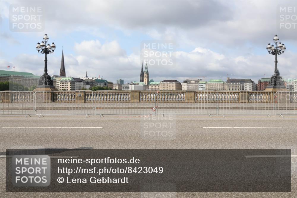 29.06.2025 - hella hamburg halbmarathon Lena Gebhardt http://msf.ph/oto/8423049 29.06.2025 08:57:58 Lombardsbrücke  meine-sportfotos.de