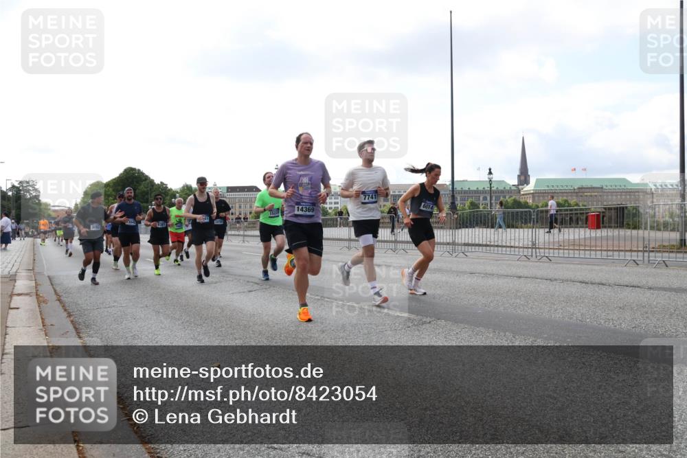 29.06.2025 - hella hamburg halbmarathon Lena Gebhardt http://msf.ph/oto/8423054 29.06.2025 10:06:06 Lombardsbrücke 7741, 6014, 14369, 15229, 41, 1229, 1245, 1448, 1766, 1830, 1842, 2471, 2540, 3062, 3461, 3929, 4169, 4542, 4666, 4868, 5431, 5762, 6014, 6314, 7138, 7741, 8051, 8316, 8894, 8909, 9339, 9361, 9477, 9917, 10781, 10791, 10998, 13042, 13054, 13481, 13863, 14369, 14987, 15113, 15145, 15229, 15462, 15537, 15766, 15772, 16441, 16687, 17239, 17731, 17740, 17746, 17885, 18042, 18768, 18857, 18966, 18973 meine-sportfotos.de
