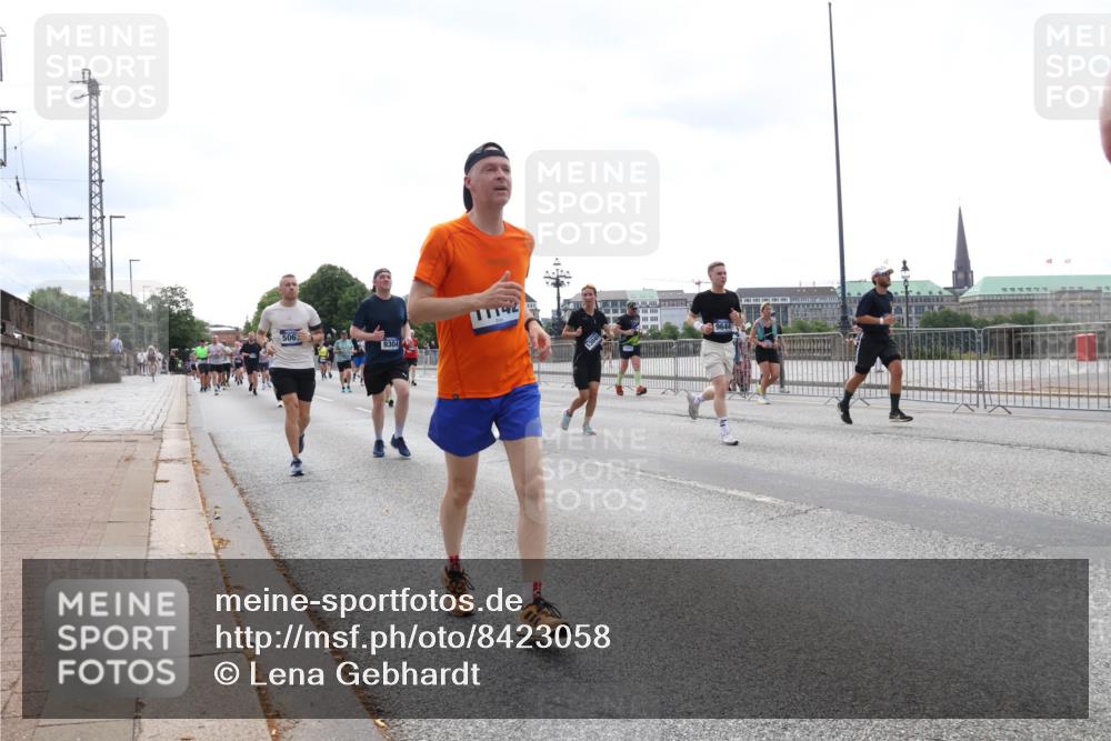 29.06.2025 - hella hamburg halbmarathon Lena Gebhardt http://msf.ph/oto/8423058 29.06.2025 10:43:05 Lombardsbrücke 506, 9304, 1149, 1155, 1467, 1656, 1788, 1816, 1878, 1964, 2103, 2158, 2267, 2361, 2401, 2450, 2509, 2940, 2941, 2971, 3074, 3238, 3283, 3329, 3378, 3518, 3638, 3764, 4056, 4092, 4105, 4177, 4302, 4334, 4385, 4680, 5067, 5268, 5417, 5610, 5720, 5755, 5967, 6120, 6764, 7043, 7461, 7513, 7872, 8161, 8184, 8435, 8795, 8991, 9072, 9304, 9378, 9644, 9976, 10008, 10180, 10454, 10697, 11142, 11710, 12151, 12441, 13049, 13241 meine-sportfotos.de