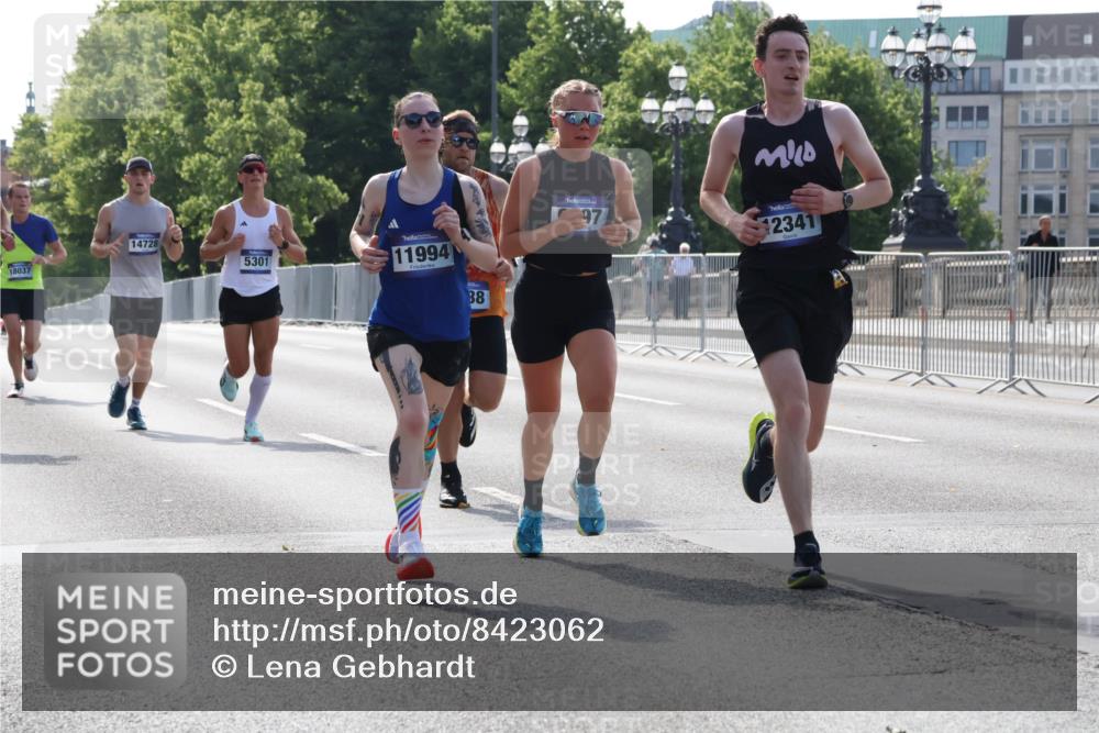 29.06.2025 - hella hamburg halbmarathon Lena Gebhardt http://msf.ph/oto/8423062 29.06.2025 09:42:56 Lombardsbrücke 18037, 14728, 5301, 11994, 38, 97, 2341, 4338, 5301, 5612, 7331, 7855, 9097, 9269, 9385, 10468, 11078, 11228, 11994, 12341, 12360, 12529, 12992, 13346, 13872, 13913, 14728, 14753, 14836, 16615, 17614, 18037, 18740, 19041, 19042, 19050, 19076, 19078 meine-sportfotos.de