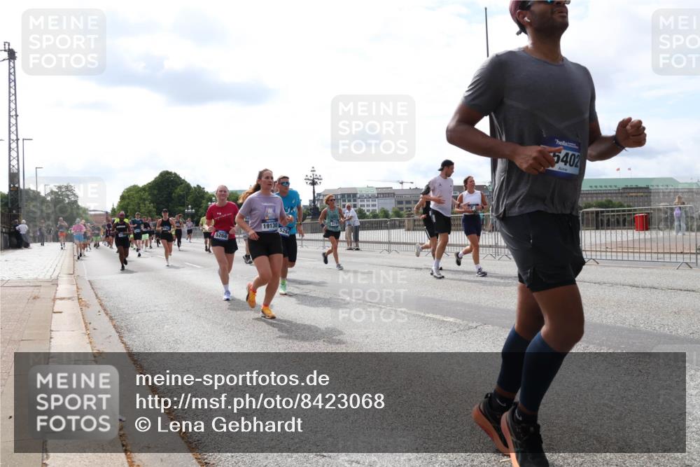 29.06.2025 - hella hamburg halbmarathon Lena Gebhardt http://msf.ph/oto/8423068 29.06.2025 10:18:53 Lombardsbrücke 19130, 5264, 2731, 5402, 1234, 1349, 1521, 1718, 1755, 1820, 2096, 2703, 2781, 2802, 2821, 3026, 3105, 3118, 3202, 3529, 3591, 3592, 3631, 4123, 4383, 4718, 4802, 4845, 5034, 5049, 5098, 5264, 5266, 5323, 5834, 5910, 6194, 6249, 6332, 6413, 6477, 6482, 6533, 6736, 7051, 7121, 7160, 7214, 7252, 7454, 8341, 8665, 8780, 9270, 9272, 9276, 9505, 9549, 9586, 9652, 9658, 9748, 9756, 9757, 10037, 10172, 10467, 10502, 10687, 10816, 12541, 12548, 12552, 12703 meine-sportfotos.de