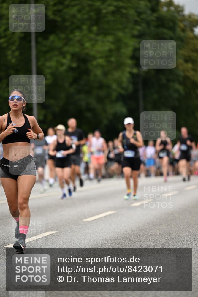 29.06.2025 - hella hamburg halbmarathon Dr. Thomas Lammeyer http://msf.ph/oto/8423071 29.06.2025 10:48:37 Kennedybrücke 1026, 1095, 1400, 1459, 1802, 1804, 2073, 2186, 2258, 2674, 2733, 3065, 3597, 4636, 4866, 4968, 5127, 5355, 5902, 5905, 6036, 6226, 6334, 7489, 8058, 8591, 8763, 8870, 9331, 9333, 9879, 10006, 10097, 10220, 10285, 10553, 10707, 11093 meine-sportfotos.de