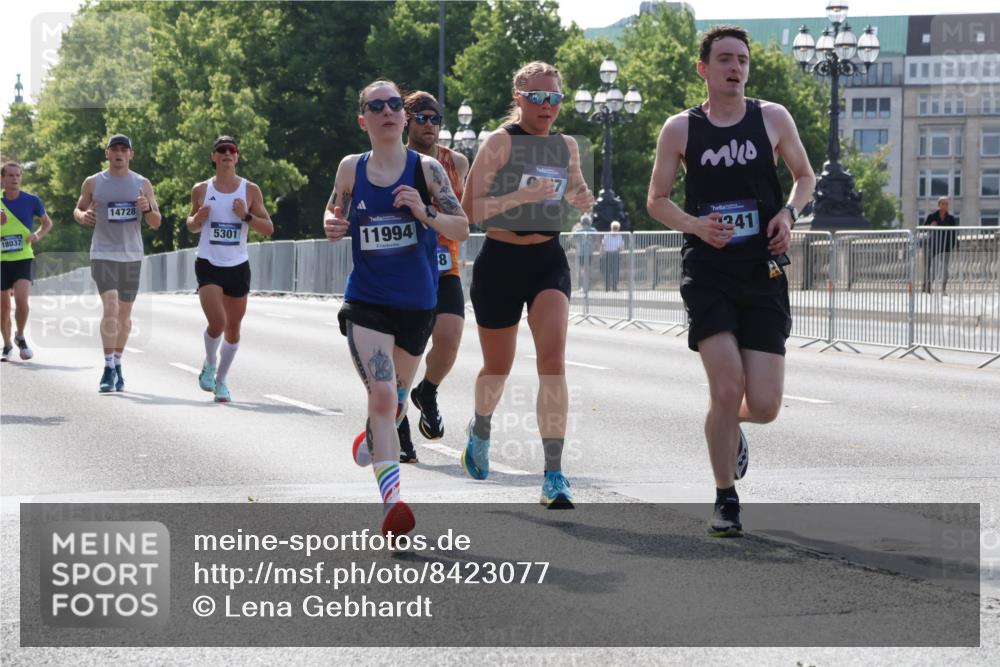 29.06.2025 - hella hamburg halbmarathon Lena Gebhardt http://msf.ph/oto/8423077 29.06.2025 09:42:57 Lombardsbrücke 14728, 18037, 5301, 11994, 8, 341, 4338, 5301, 5612, 7331, 7855, 9097, 9269, 9385, 10468, 11078, 11228, 11994, 12341, 12360, 12529, 12992, 13346, 13872, 13913, 14728, 14753, 14836, 16615, 17614, 18037, 18740, 19041, 19042, 19050, 19076, 19078 meine-sportfotos.de
