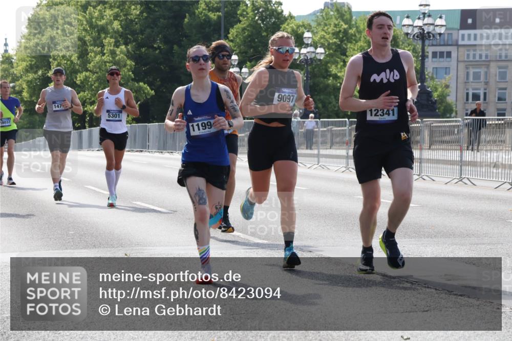 29.06.2025 - hella hamburg halbmarathon Lena Gebhardt http://msf.ph/oto/8423094 29.06.2025 09:42:57 Lombardsbrücke 147, 18037, 5301, 1199, 9097, 12341, 4338, 5301, 5612, 7331, 7855, 9097, 9269, 9385, 10468, 11078, 11228, 11994, 12341, 12360, 12529, 12992, 13346, 13872, 13913, 14728, 14753, 14836, 16615, 17614, 18037, 18740, 19041, 19042, 19050, 19076, 19078 meine-sportfotos.de