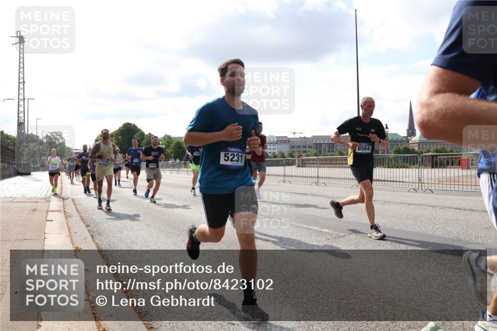 29.06.2025 - hella hamburg halbmarathon Lena Gebhardt http://msf.ph/oto/8423102 29.06.2025 09:52:05 Lombardsbrücke 5336, 14462, 19009, 5231, 8564, 1057, 1312, 1353, 1468, 1569, 1604, 1631, 1763, 1903, 2653, 3305, 3437, 3618, 3697, 3852, 4865, 4871, 4915, 4991, 5014, 5047, 5129, 5231, 5336, 5690, 5987, 6373, 6490, 6700, 6705, 6711, 6770, 7092, 7185, 7710, 8074, 8346, 8359, 8564, 8900, 9114, 9348, 9358, 9444, 9547, 9659, 10319, 10375, 10480, 10493, 10669, 10691, 10934, 10978, 11021, 11062, 11679, 11714, 11821, 12438, 12623, 12711, 12772, 13728 meine-sportfotos.de