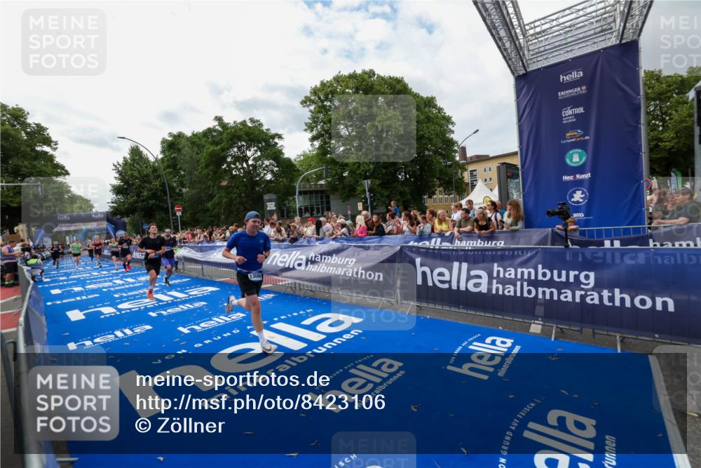 29.06.2025 - hella hamburg halbmarathon Zöllner http://msf.ph/oto/8423106 29.06.2025 10:32:56 Ziel 4463, 4749, 6358, 10453, 12290, 13686, 16425, 18687, 19059 meine-sportfotos.de