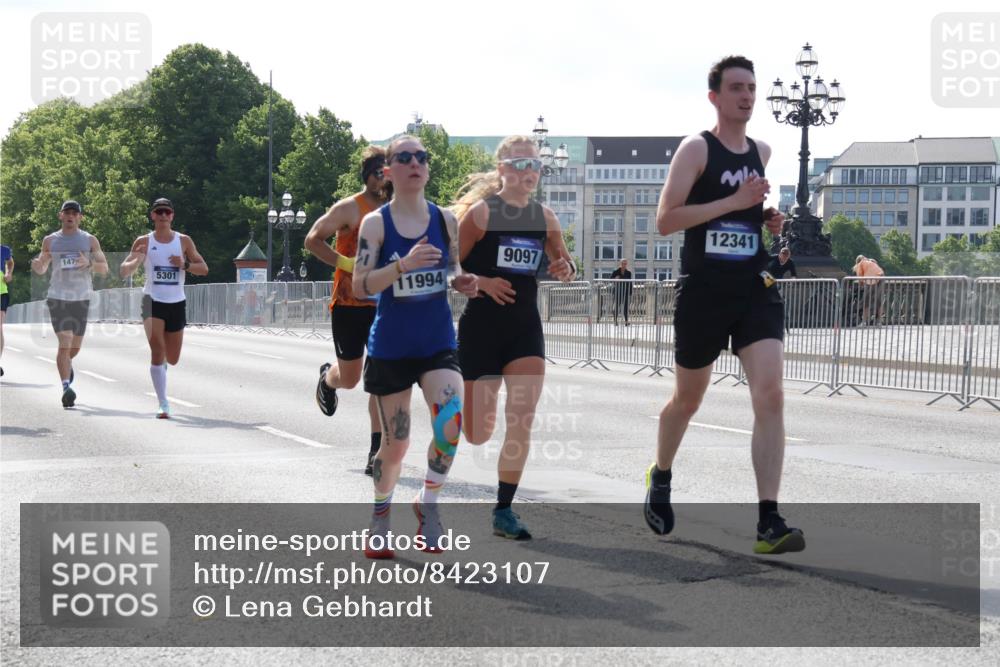 29.06.2025 - hella hamburg halbmarathon Lena Gebhardt http://msf.ph/oto/8423107 29.06.2025 09:42:57 Lombardsbrücke 147, 5301, 11994, 9097, 12341, 4338, 5301, 5612, 7331, 7855, 9097, 9269, 9385, 10468, 11078, 11228, 11994, 12341, 12360, 12529, 12992, 13346, 13872, 13913, 14728, 14753, 14836, 16615, 17614, 18037, 18740, 19041, 19042, 19050, 19076, 19078 meine-sportfotos.de