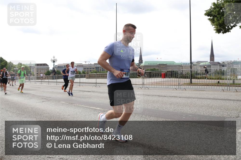 29.06.2025 - hella hamburg halbmarathon Lena Gebhardt http://msf.ph/oto/8423108 29.06.2025 10:28:07 Lombardsbrücke 14155, 497, 1148, 2080, 3389, 3445, 5177, 5369, 5604, 5847, 6632, 7497, 7667, 7764, 7978, 8085, 8215, 8327, 9567, 9653, 9654, 9688, 10412, 10413, 11692, 11739, 12780, 12823, 12842, 13043, 13045, 13296, 13568, 13678, 13860, 14017, 14155, 15123, 15607, 15608, 16569, 16804, 16838, 18256, 18301, 18604, 18626 meine-sportfotos.de
