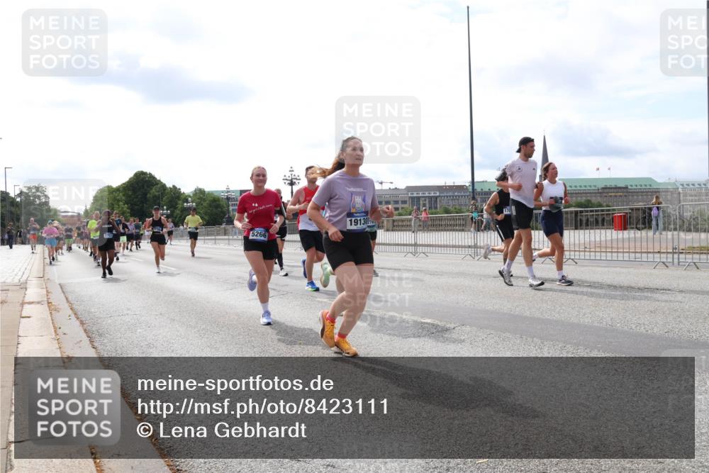 29.06.2025 - hella hamburg halbmarathon Lena Gebhardt http://msf.ph/oto/8423111 29.06.2025 10:18:53 Lombardsbrücke 2703, 5266, 19130278, 1234, 1349, 1521, 1718, 1755, 1820, 2096, 2703, 2781, 2802, 2821, 3026, 3105, 3118, 3202, 3529, 3591, 3592, 3631, 4123, 4383, 4718, 4802, 4845, 5034, 5049, 5098, 5264, 5266, 5323, 5834, 5910, 6194, 6249, 6332, 6413, 6477, 6482, 6533, 6736, 7051, 7121, 7160, 7214, 7252, 7454, 8341, 8665, 8780, 9270, 9272, 9276, 9505, 9549, 9586, 9652, 9658, 9748, 9756, 9757, 10037, 10172, 10467, 10502, 10687, 10816, 12541, 12548, 12552, 12703 meine-sportfotos.de