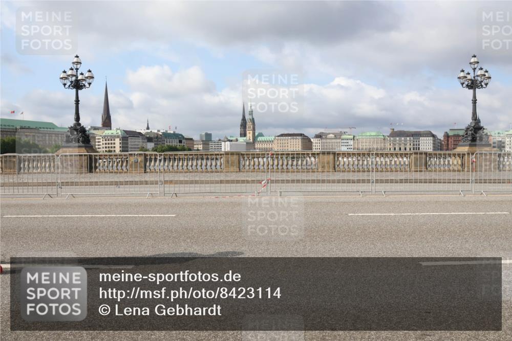 29.06.2025 - hella hamburg halbmarathon Lena Gebhardt http://msf.ph/oto/8423114 29.06.2025 08:57:58 Lombardsbrücke  meine-sportfotos.de