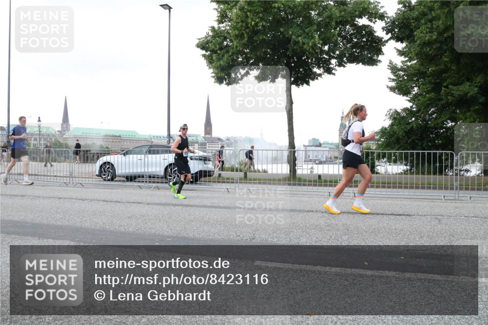 29.06.2025 - hella hamburg halbmarathon Lena Gebhardt http://msf.ph/oto/8423116 29.06.2025 10:52:57 Lombardsbrücke 1369, 1826, 2146, 2291, 2362, 2420, 2701, 2983, 2988, 3140, 3227, 3787, 4591, 4626, 4729, 5360, 5428, 6135, 6521, 7032, 7511, 7681, 7737, 8641, 9068, 9070, 9545, 10055, 10392, 10417, 10568, 10600, 10661, 10879, 10928, 10981, 11520, 11524, 11919, 12127, 12128, 12994, 13489, 13916, 13917, 14009, 14038, 14765, 14807, 14977, 14979, 16137 meine-sportfotos.de