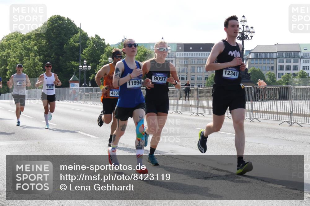 29.06.2025 - hella hamburg halbmarathon Lena Gebhardt http://msf.ph/oto/8423119 29.06.2025 09:42:57 Lombardsbrücke 1472, 5301, 4338, 11994, 9097, 12341, 4338, 5301, 5612, 7331, 7855, 9097, 9269, 9385, 10468, 11078, 11228, 11994, 12341, 12360, 12529, 12992, 13346, 13872, 13913, 14728, 14753, 14836, 16615, 17614, 18037, 18740, 19041, 19042, 19050, 19076, 19078 meine-sportfotos.de