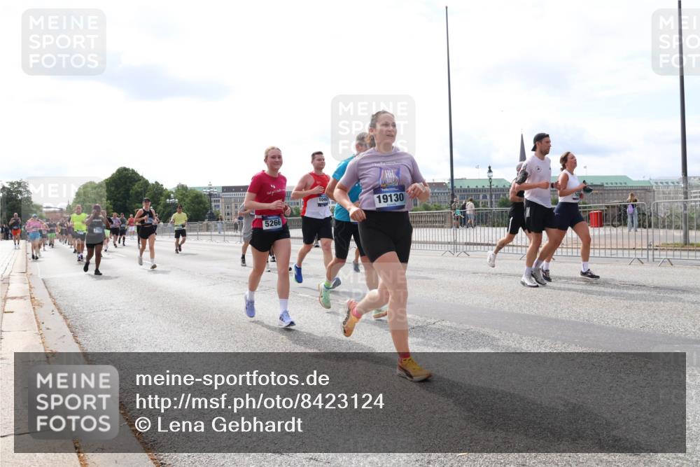 29.06.2025 - hella hamburg halbmarathon Lena Gebhardt http://msf.ph/oto/8423124 29.06.2025 10:18:54 Lombardsbrücke 2703, 5266, 10467, 19130, 1234, 1349, 1521, 1718, 1755, 1820, 2096, 2703, 2781, 2802, 2821, 3026, 3105, 3118, 3202, 3529, 3591, 3592, 3631, 4123, 4383, 4718, 4802, 4845, 5034, 5049, 5098, 5264, 5266, 5323, 5834, 5910, 6194, 6249, 6332, 6413, 6477, 6482, 6533, 6736, 7051, 7121, 7160, 7214, 7252, 7454, 8341, 8665, 8780, 9270, 9272, 9276, 9505, 9549, 9586, 9652, 9658, 9748, 9756, 9757, 10037, 10172, 10467, 10502, 10687, 10816, 12541, 12548, 12552, 12703 meine-sportfotos.de