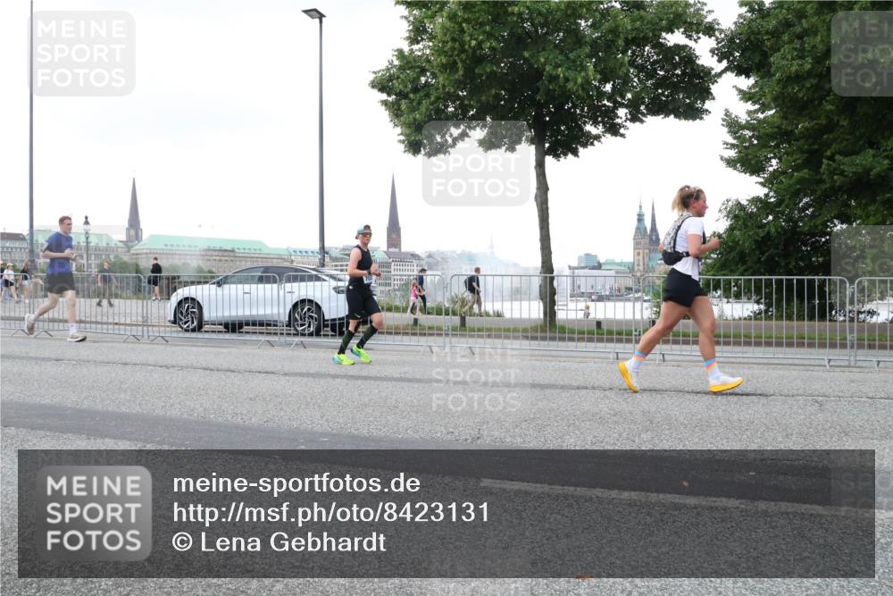 29.06.2025 - hella hamburg halbmarathon Lena Gebhardt http://msf.ph/oto/8423131 29.06.2025 10:52:57 Lombardsbrücke 1369, 1826, 2146, 2291, 2362, 2420, 2701, 2983, 2988, 3140, 3227, 3787, 4591, 4626, 4729, 5360, 5428, 6135, 6521, 7032, 7511, 7681, 7737, 8641, 9068, 9070, 9545, 10055, 10392, 10417, 10568, 10600, 10661, 10879, 10928, 10981, 11520, 11524, 11919, 12127, 12128, 12994, 13489, 13916, 13917, 14009, 14038, 14765, 14807, 14977, 14979, 16137 meine-sportfotos.de