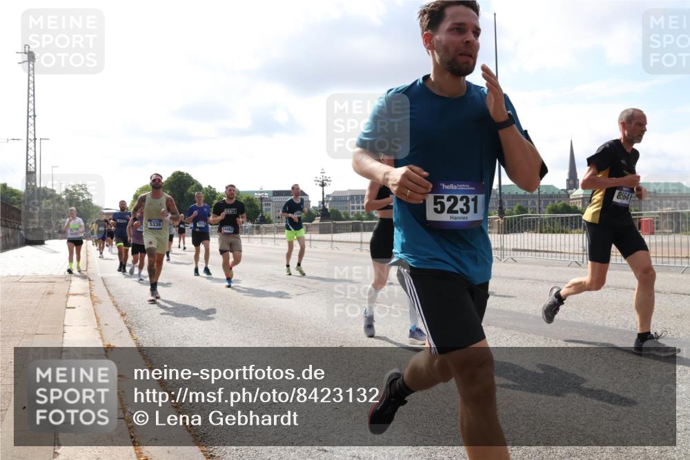 29.06.2025 - hella hamburg halbmarathon Lena Gebhardt http://msf.ph/oto/8423132 29.06.2025 09:52:06 Lombardsbrücke 5336, 7710, 14462, 5231, 8564, 1057, 1139, 1312, 1353, 1468, 1569, 1604, 1631, 1763, 1903, 2653, 3305, 3437, 3618, 3697, 3852, 4865, 4871, 4915, 4991, 5014, 5047, 5129, 5231, 5336, 5690, 5987, 6373, 6490, 6700, 6705, 6711, 6770, 7092, 7185, 7710, 8074, 8346, 8359, 8564, 8900, 9114, 9348, 9358, 9444, 9547, 9659, 10319, 10375, 10493, 10669, 10691, 10934, 10978, 11021, 11062, 11495, 11679, 11714, 11821, 12438, 12623, 12711, 12772, 13728 meine-sportfotos.de