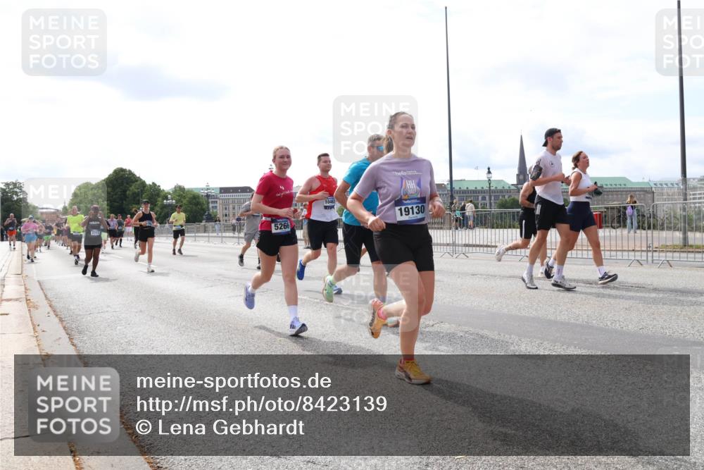 29.06.2025 - hella hamburg halbmarathon Lena Gebhardt http://msf.ph/oto/8423139 29.06.2025 10:18:54 Lombardsbrücke 2703, 5266, 10467, 19130, 1234, 1349, 1521, 1718, 1755, 1820, 2096, 2703, 2781, 2802, 2821, 3026, 3105, 3118, 3202, 3529, 3591, 3592, 3631, 4123, 4383, 4718, 4802, 4845, 5034, 5049, 5098, 5264, 5266, 5323, 5834, 5910, 6194, 6249, 6332, 6413, 6477, 6482, 6533, 6736, 7051, 7121, 7160, 7214, 7252, 7454, 8341, 8665, 8780, 9270, 9272, 9276, 9505, 9549, 9586, 9652, 9658, 9748, 9756, 9757, 10037, 10172, 10467, 10502, 10687, 10816, 12541, 12548, 12552, 12703 meine-sportfotos.de