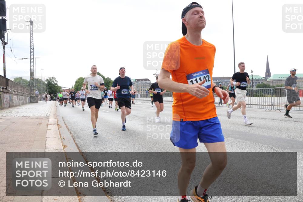 29.06.2025 - hella hamburg halbmarathon Lena Gebhardt http://msf.ph/oto/8423146 29.06.2025 10:43:05 Lombardsbrücke 5067, 9304, 3764, 11142, 9644, 1149, 1155, 1467, 1656, 1788, 1816, 1878, 1964, 2103, 2158, 2267, 2361, 2401, 2450, 2509, 2940, 2941, 2971, 3074, 3238, 3283, 3329, 3378, 3518, 3638, 3764, 4056, 4092, 4105, 4177, 4302, 4334, 4385, 4680, 5067, 5268, 5417, 5610, 5720, 5755, 5967, 6120, 6764, 7043, 7461, 7513, 7872, 8161, 8184, 8435, 8795, 8991, 9072, 9304, 9378, 9644, 9976, 10008, 10180, 10454, 10697, 11142, 11710, 12151, 12441, 13049, 13241 meine-sportfotos.de