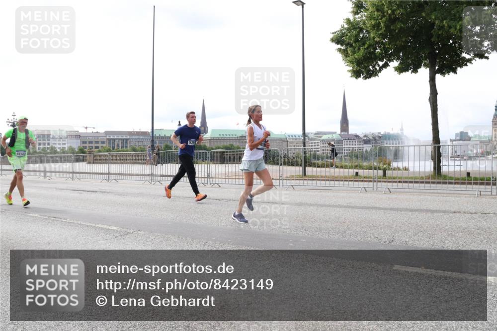 29.06.2025 - hella hamburg halbmarathon Lena Gebhardt http://msf.ph/oto/8423149 29.06.2025 10:28:09 Lombardsbrücke 15123, 5365, 1148, 2080, 3389, 3445, 5177, 5369, 5604, 5847, 6632, 7497, 7667, 7978, 8215, 8327, 9567, 9653, 9654, 9688, 11692, 11739, 12780, 12823, 12842, 13043, 13045, 13296, 13400, 13568, 13678, 13860, 14017, 14155, 15123, 15607, 15608, 16569, 16804, 16838, 18256, 18301, 18604, 18626, 19180 meine-sportfotos.de