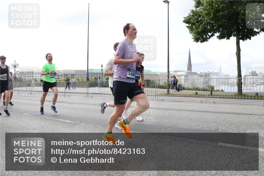 29.06.2025 - hella hamburg halbmarathon Lena Gebhardt http://msf.ph/oto/8423163 29.06.2025 10:06:07 Lombardsbrücke 1522, 16441, 143606014, 1229, 1245, 1448, 1766, 1830, 1842, 2471, 2540, 3062, 3461, 3929, 4169, 4542, 4666, 4868, 5431, 5762, 6014, 6314, 7138, 7741, 8051, 8316, 8894, 8909, 9339, 9361, 9477, 9917, 10781, 10791, 10998, 13042, 13054, 13481, 13863, 14369, 14987, 15113, 15145, 15229, 15462, 15537, 15766, 15772, 16441, 16687, 17239, 17731, 17740, 17746, 17885, 18042, 18768, 18857, 18966, 18973 meine-sportfotos.de