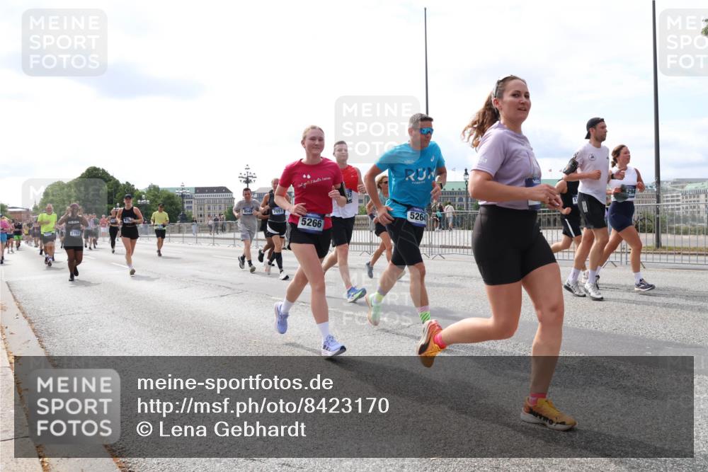 29.06.2025 - hella hamburg halbmarathon Lena Gebhardt http://msf.ph/oto/8423170 29.06.2025 10:18:54 Lombardsbrücke 2703, 9549, 7051, 5266, 5264, 1234, 1349, 1521, 1718, 1755, 1820, 2096, 2703, 2781, 2802, 2821, 3026, 3105, 3118, 3202, 3529, 3591, 3592, 3631, 4123, 4383, 4718, 4802, 4845, 5034, 5049, 5098, 5264, 5266, 5323, 5834, 5910, 6194, 6249, 6332, 6413, 6477, 6482, 6533, 6736, 7051, 7121, 7160, 7214, 7252, 7454, 8341, 8665, 8780, 9270, 9272, 9276, 9505, 9549, 9586, 9652, 9658, 9748, 9756, 9757, 10037, 10172, 10467, 10502, 10687, 10816, 12541, 12548, 12552, 12703 meine-sportfotos.de
