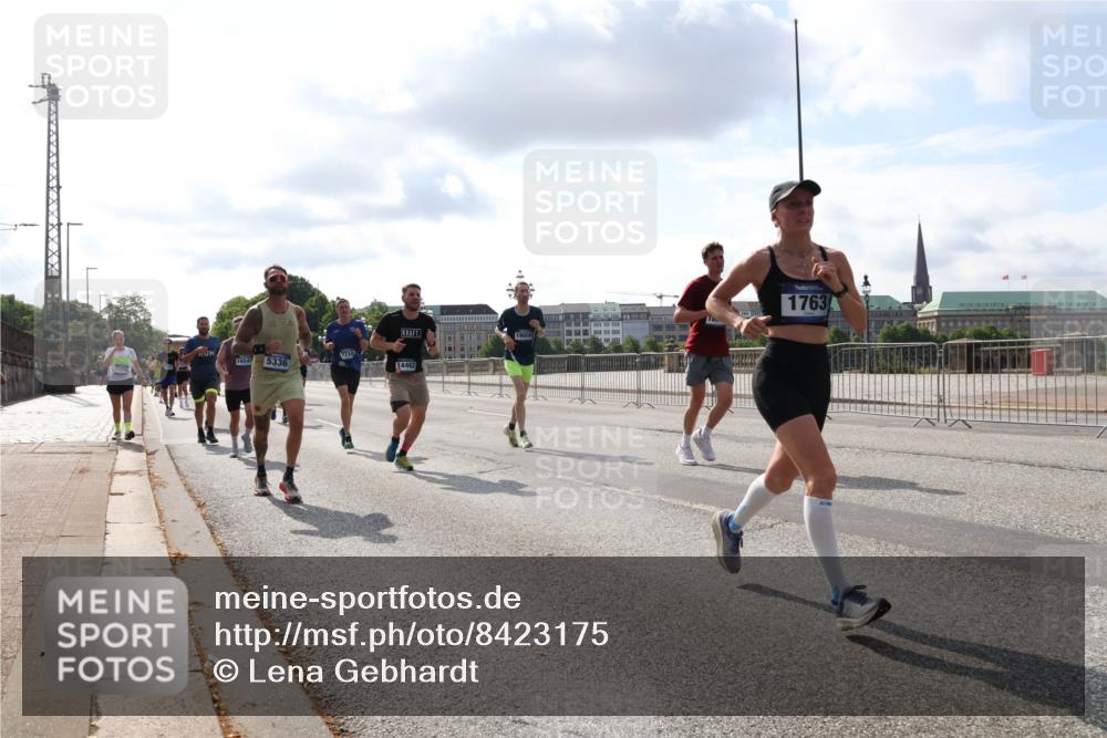 29.06.2025 - hella hamburg halbmarathon Lena Gebhardt http://msf.ph/oto/8423175 29.06.2025 09:52:06 Lombardsbrücke 7710, 16547, 5336, 14462, 14462, 1763, 1057, 1139, 1312, 1353, 1468, 1569, 1604, 1631, 1763, 1903, 2653, 3305, 3437, 3618, 3697, 3852, 4865, 4871, 4915, 4991, 5014, 5047, 5129, 5231, 5336, 5690, 5987, 6373, 6490, 6700, 6705, 6711, 6770, 7092, 7185, 7710, 8074, 8346, 8359, 8564, 8900, 9114, 9348, 9358, 9444, 9547, 9659, 10319, 10375, 10493, 10669, 10691, 10934, 10978, 11021, 11062, 11495, 11679, 11714, 11821, 12438, 12623, 12711, 12772, 13728 meine-sportfotos.de