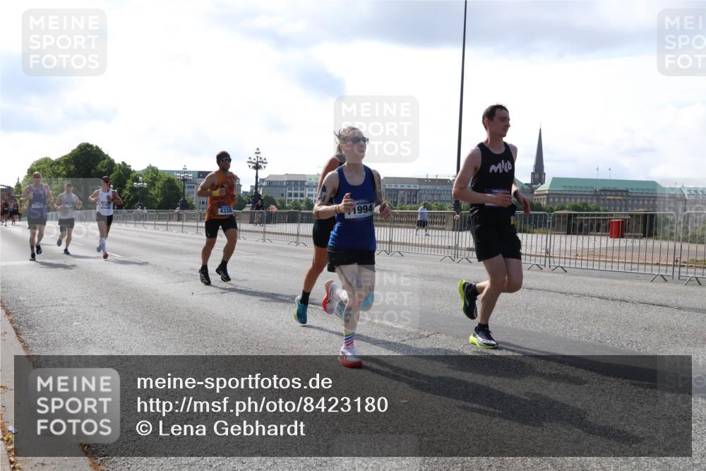29.06.2025 - hella hamburg halbmarathon Lena Gebhardt http://msf.ph/oto/8423180 29.06.2025 09:42:59 Lombardsbrücke 9385, 1472, 4338, 1994, 4338, 5301, 5612, 7331, 7855, 9097, 9269, 9385, 10468, 11078, 11228, 11994, 12341, 12360, 12529, 12992, 13346, 13872, 13913, 14728, 14753, 14836, 16615, 17614, 18037, 18740, 19041, 19042, 19050, 19076, 19078 meine-sportfotos.de