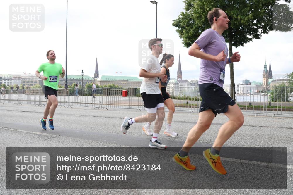 29.06.2025 - hella hamburg halbmarathon Lena Gebhardt http://msf.ph/oto/8423184 29.06.2025 10:06:07 Lombardsbrücke 15229, 1229, 1245, 1448, 1766, 1830, 1842, 2471, 2540, 3062, 3461, 3929, 4169, 4542, 4666, 4868, 5431, 5762, 6014, 6314, 7138, 7741, 8051, 8316, 8894, 8909, 9339, 9361, 9477, 9917, 10781, 10791, 10998, 13042, 13054, 13481, 13863, 14369, 14987, 15113, 15145, 15229, 15462, 15537, 15766, 15772, 16441, 16687, 17239, 17731, 17740, 17746, 17885, 18042, 18768, 18857, 18966, 18973 meine-sportfotos.de