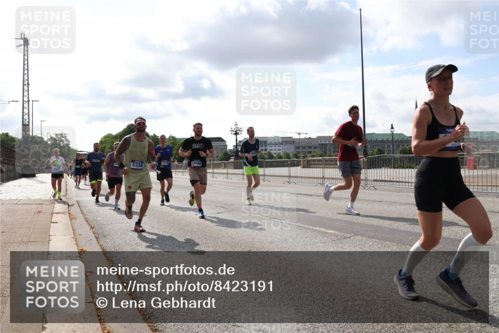 29.06.2025 - hella hamburg halbmarathon Lena Gebhardt http://msf.ph/oto/8423191 29.06.2025 09:52:06 Lombardsbrücke 7710, 14462, 16, 5336, 1057, 1139, 1312, 1353, 1468, 1569, 1604, 1631, 1763, 1903, 2653, 3305, 3437, 3618, 3697, 3852, 4865, 4871, 4915, 4991, 5014, 5047, 5129, 5231, 5336, 5690, 5987, 6373, 6490, 6700, 6705, 6711, 6770, 7092, 7185, 7710, 8074, 8346, 8359, 8564, 8900, 9114, 9348, 9358, 9444, 9547, 9659, 10319, 10375, 10493, 10669, 10691, 10934, 10978, 11021, 11062, 11495, 11679, 11714, 11821, 12438, 12623, 12711, 12772, 13728 meine-sportfotos.de