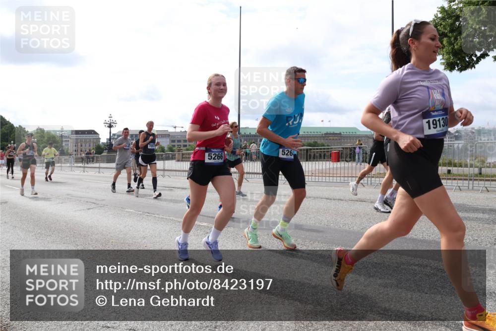 29.06.2025 - hella hamburg halbmarathon Lena Gebhardt http://msf.ph/oto/8423197 29.06.2025 10:18:54 Lombardsbrücke 8780, 5266, 526, 19130, 1234, 1349, 1521, 1718, 1755, 1820, 2096, 2703, 2781, 2802, 2821, 3026, 3105, 3118, 3202, 3529, 3591, 3592, 3631, 4123, 4383, 4718, 4802, 4845, 5034, 5049, 5098, 5264, 5266, 5323, 5834, 5910, 6194, 6249, 6332, 6413, 6477, 6482, 6533, 6736, 7051, 7121, 7160, 7214, 7252, 7454, 8341, 8665, 8780, 9270, 9272, 9276, 9505, 9549, 9586, 9652, 9658, 9748, 9756, 9757, 10037, 10172, 10467, 10502, 10687, 10816, 12541, 12548, 12552, 12703 meine-sportfotos.de
