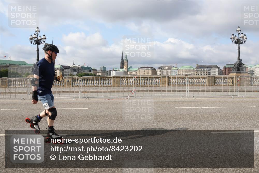 29.06.2025 - hella hamburg halbmarathon Lena Gebhardt http://msf.ph/oto/8423202 29.06.2025 08:57:59 Lombardsbrücke 92 meine-sportfotos.de