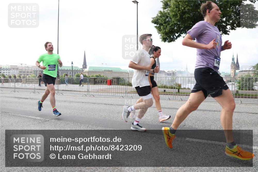 29.06.2025 - hella hamburg halbmarathon Lena Gebhardt http://msf.ph/oto/8423209 29.06.2025 10:06:07 Lombardsbrücke 15229, 143, 1229, 1245, 1448, 1766, 1830, 1842, 2471, 2540, 3062, 3461, 3929, 4169, 4542, 4666, 4868, 5431, 5762, 6014, 6314, 7138, 7741, 8051, 8316, 8894, 8909, 9339, 9361, 9477, 9917, 10781, 10791, 10998, 13042, 13054, 13481, 13863, 14369, 14987, 15113, 15145, 15229, 15462, 15537, 15766, 15772, 16441, 16687, 17239, 17731, 17740, 17746, 17885, 18042, 18768, 18857, 18966, 18973 meine-sportfotos.de