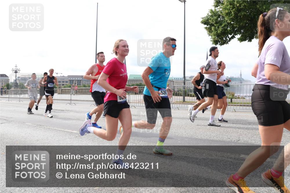 29.06.2025 - hella hamburg halbmarathon Lena Gebhardt http://msf.ph/oto/8423211 29.06.2025 10:18:55 Lombardsbrücke 9549, 7051, 526, 1234, 1349, 1521, 1718, 1755, 1820, 2096, 2703, 2781, 2802, 2821, 3026, 3105, 3118, 3202, 3529, 3591, 3592, 3631, 4123, 4383, 4718, 4802, 4845, 5034, 5049, 5098, 5264, 5266, 5323, 5429, 5834, 5910, 6194, 6249, 6332, 6413, 6477, 6482, 6533, 6736, 7051, 7121, 7160, 7214, 7252, 7454, 8341, 8665, 8780, 9270, 9272, 9276, 9505, 9549, 9586, 9652, 9658, 9748, 9756, 9757, 10037, 10172, 10467, 10502, 10687, 10816, 12541, 12548, 12552, 12703 meine-sportfotos.de