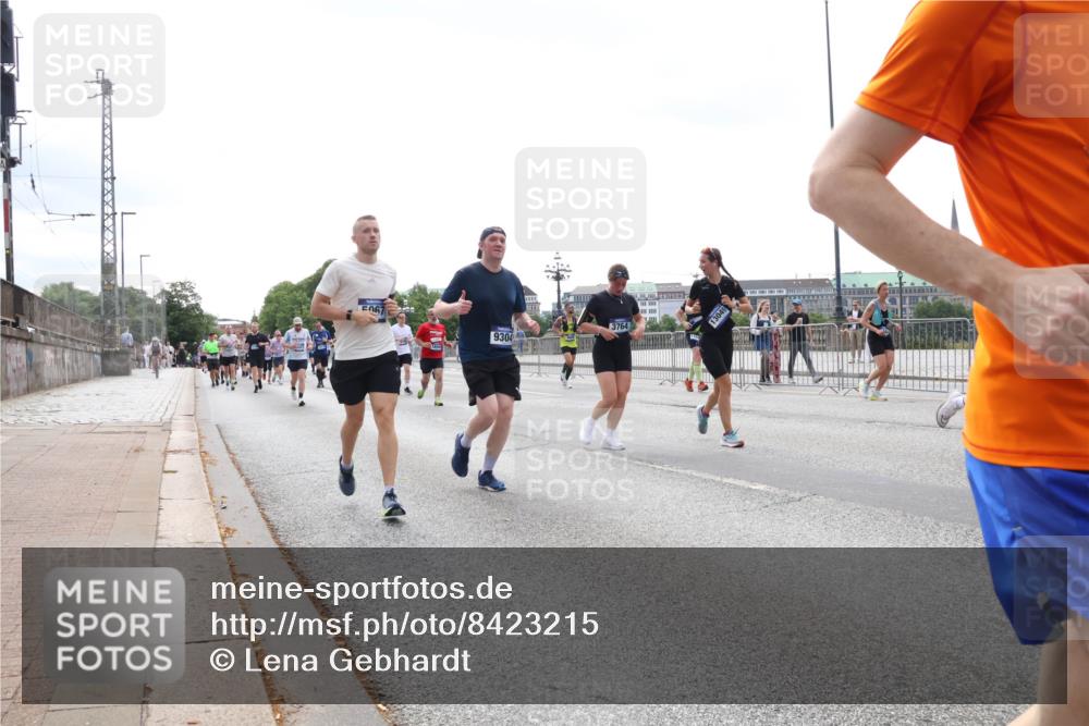 29.06.2025 - hella hamburg halbmarathon Lena Gebhardt http://msf.ph/oto/8423215 29.06.2025 10:43:06 Lombardsbrücke 067, 9304, 2049, 1149, 1155, 1467, 1656, 1788, 1816, 1878, 1964, 2103, 2158, 2267, 2361, 2401, 2450, 2509, 2940, 2941, 2971, 3074, 3238, 3283, 3329, 3378, 3518, 3638, 3764, 4056, 4092, 4105, 4177, 4302, 4334, 4385, 4680, 5067, 5268, 5610, 5720, 5755, 5967, 6120, 6440, 6764, 7043, 7461, 7513, 7872, 8161, 8184, 8435, 8795, 8991, 9072, 9304, 9378, 9644, 9976, 10008, 10180, 10697, 11142, 11710, 12151, 12441, 13049, 13241 meine-sportfotos.de
