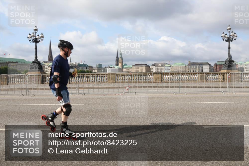 29.06.2025 - hella hamburg halbmarathon Lena Gebhardt http://msf.ph/oto/8423225 29.06.2025 08:57:59 Lombardsbrücke 92 meine-sportfotos.de