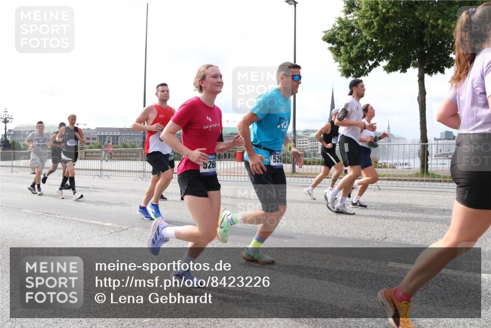 29.06.2025 - hella hamburg halbmarathon Lena Gebhardt http://msf.ph/oto/8423226 29.06.2025 10:18:55 Lombardsbrücke 9549, 7051, 5261, 526, 1234, 1349, 1521, 1718, 1755, 1820, 2096, 2703, 2781, 2802, 2821, 3026, 3105, 3118, 3202, 3529, 3591, 3592, 3631, 4123, 4383, 4718, 4802, 4845, 5034, 5049, 5098, 5264, 5266, 5323, 5429, 5834, 5910, 6194, 6249, 6332, 6413, 6477, 6482, 6533, 6736, 7051, 7121, 7160, 7214, 7252, 7454, 8341, 8665, 8780, 9270, 9272, 9276, 9505, 9549, 9586, 9652, 9658, 9748, 9756, 9757, 10037, 10172, 10467, 10502, 10687, 10816, 12541, 12548, 12552, 12703 meine-sportfotos.de