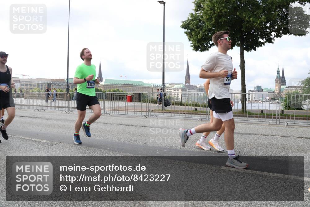 29.06.2025 - hella hamburg halbmarathon Lena Gebhardt http://msf.ph/oto/8423227 29.06.2025 10:06:07 Lombardsbrücke 15229, 7741, 1229, 1245, 1448, 1766, 1830, 1842, 2471, 2540, 3062, 3461, 3929, 4169, 4542, 4666, 4868, 5431, 5762, 6014, 6314, 7138, 7741, 8051, 8316, 8894, 8909, 9339, 9361, 9477, 9917, 10781, 10791, 10998, 13042, 13054, 13481, 13863, 14369, 14987, 15113, 15145, 15229, 15462, 15537, 15766, 15772, 16441, 16687, 17239, 17731, 17740, 17746, 17885, 18042, 18768, 18857, 18966, 18973 meine-sportfotos.de