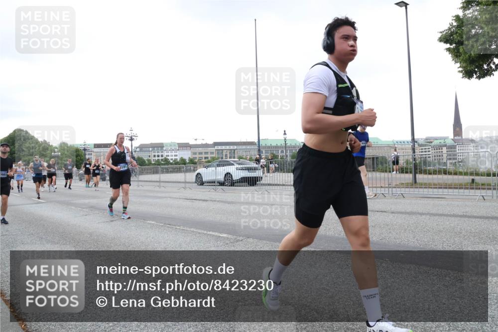 29.06.2025 - hella hamburg halbmarathon Lena Gebhardt http://msf.ph/oto/8423230 29.06.2025 10:52:58 Lombardsbrücke 0981, 4591, 1369, 1826, 2146, 2291, 2362, 2420, 2701, 2983, 2988, 3140, 3227, 3787, 4591, 4626, 4729, 5360, 5428, 6135, 6521, 7032, 7483, 7511, 7681, 7737, 8641, 9068, 9070, 9545, 10055, 10392, 10417, 10568, 10600, 10661, 10879, 10928, 10981, 11520, 11524, 11919, 12127, 12128, 12994, 13489, 13916, 13917, 14009, 14038, 14765, 14807, 14977, 14979, 16137 meine-sportfotos.de
