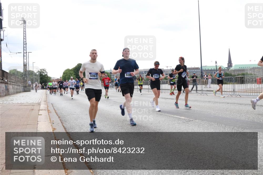 29.06.2025 - hella hamburg halbmarathon Lena Gebhardt http://msf.ph/oto/8423232 29.06.2025 10:43:06 Lombardsbrücke 5067, 930, 3764, 13049, 1149, 1155, 1467, 1656, 1788, 1816, 1878, 1964, 2103, 2158, 2267, 2361, 2401, 2450, 2509, 2940, 2941, 2971, 3074, 3238, 3283, 3329, 3378, 3518, 3638, 3764, 4056, 4092, 4105, 4177, 4302, 4334, 4385, 4680, 5067, 5268, 5610, 5720, 5755, 5967, 6120, 6440, 6764, 7043, 7461, 7513, 7872, 8161, 8184, 8435, 8795, 8991, 9072, 9304, 9378, 9644, 9976, 10008, 10180, 10697, 11142, 11710, 12151, 12441, 13049, 13241 meine-sportfotos.de