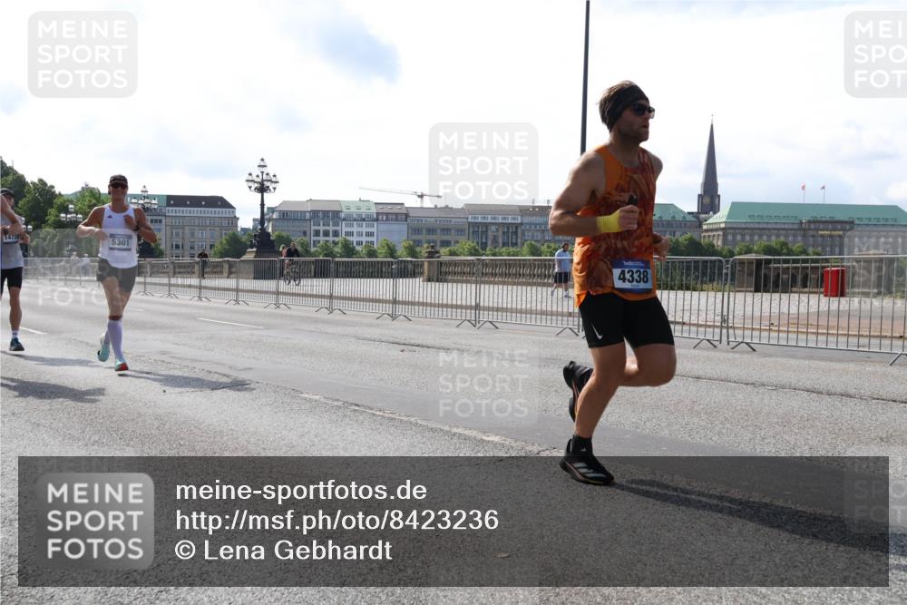 29.06.2025 - hella hamburg halbmarathon Lena Gebhardt http://msf.ph/oto/8423236 29.06.2025 09:43:00 Lombardsbrücke 14728, 5301, 4338, 4338, 5301, 5612, 7331, 7855, 9097, 9269, 9385, 9565, 10468, 10867, 11078, 11228, 11994, 12341, 12360, 12529, 12992, 13346, 13872, 13913, 14728, 14753, 14757, 14836, 16615, 17614, 18037, 18328, 18693, 18695, 18740, 18989, 19041, 19042, 19050, 19076, 19078 meine-sportfotos.de