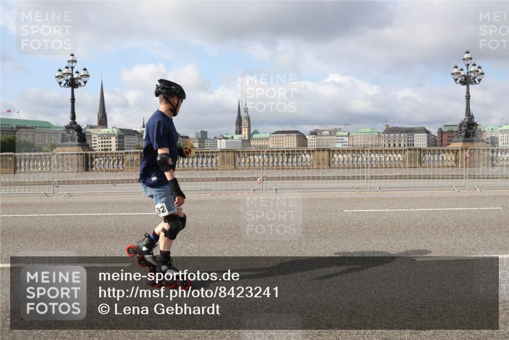 29.06.2025 - hella hamburg halbmarathon Lena Gebhardt http://msf.ph/oto/8423241 29.06.2025 08:57:59 Lombardsbrücke 92 meine-sportfotos.de