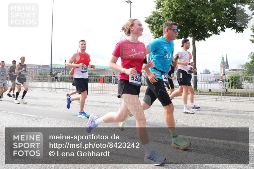 29.06.2025 - hella hamburg halbmarathon Lena Gebhardt http://msf.ph/oto/8423242 29.06.2025 10:18:55 Lombardsbrücke 9549, 7051, 10467, 5266, 52, 1234, 1349, 1521, 1718, 1755, 1820, 2096, 2703, 2781, 2802, 2821, 3026, 3105, 3118, 3202, 3529, 3591, 3592, 3631, 4123, 4383, 4718, 4802, 4845, 5034, 5049, 5098, 5264, 5266, 5323, 5429, 5834, 5910, 6194, 6249, 6332, 6413, 6477, 6482, 6533, 6736, 7051, 7121, 7160, 7214, 7252, 7454, 8341, 8665, 8780, 9270, 9272, 9276, 9505, 9549, 9586, 9652, 9658, 9748, 9756, 9757, 10037, 10172, 10467, 10502, 10687, 10816, 12541, 12548, 12552, 12703 meine-sportfotos.de