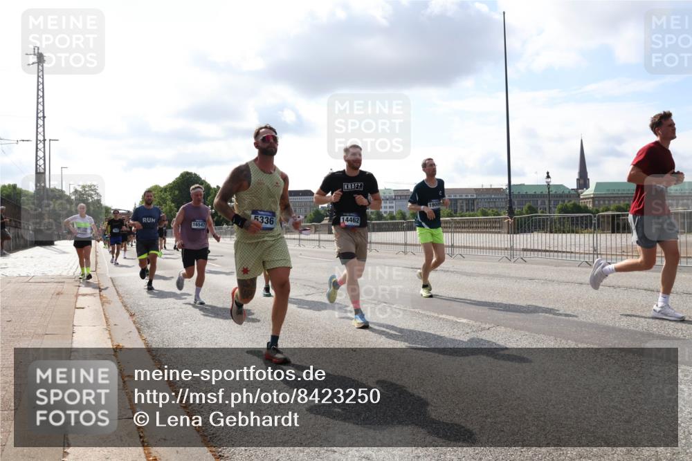 29.06.2025 - hella hamburg halbmarathon Lena Gebhardt http://msf.ph/oto/8423250 29.06.2025 09:52:07 Lombardsbrücke 5336, 14462, 16547, 1057, 1139, 1312, 1353, 1468, 1569, 1604, 1631, 1763, 1903, 2653, 3305, 3437, 3618, 3697, 3852, 4565, 4865, 4871, 4915, 4991, 5014, 5047, 5129, 5231, 5336, 5690, 5987, 6373, 6490, 6700, 6705, 6711, 6770, 7092, 7185, 7710, 8074, 8346, 8359, 8564, 8900, 9114, 9348, 9358, 9444, 9547, 9659, 10319, 10375, 10493, 10669, 10691, 10741, 10934, 10978, 11021, 11062, 11495, 11679, 11714, 11821, 12438, 12623, 12711, 12772, 13728 meine-sportfotos.de