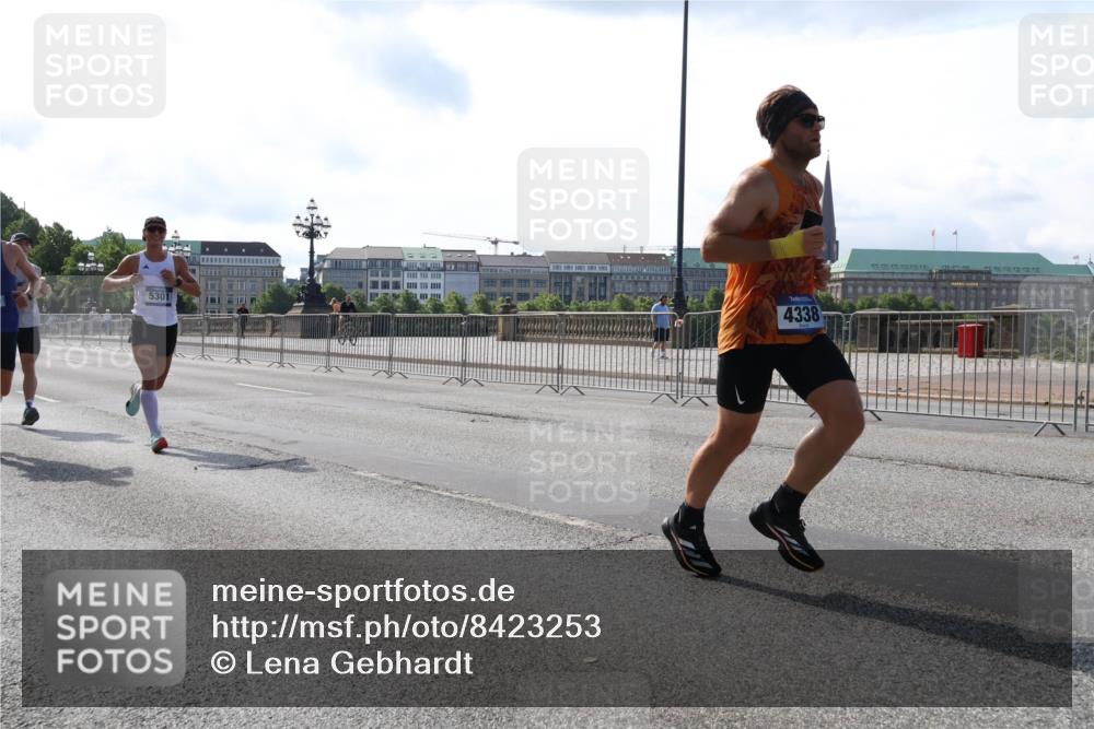 29.06.2025 - hella hamburg halbmarathon Lena Gebhardt http://msf.ph/oto/8423253 29.06.2025 09:43:00 Lombardsbrücke 5301, 4338, 4338, 5301, 5612, 7331, 7855, 9097, 9269, 9385, 9565, 10468, 10867, 11078, 11228, 11994, 12341, 12360, 12529, 12992, 13346, 13872, 13913, 14728, 14753, 14757, 14836, 16615, 17614, 18037, 18328, 18693, 18695, 18740, 18989, 19041, 19042, 19050, 19076, 19078 meine-sportfotos.de